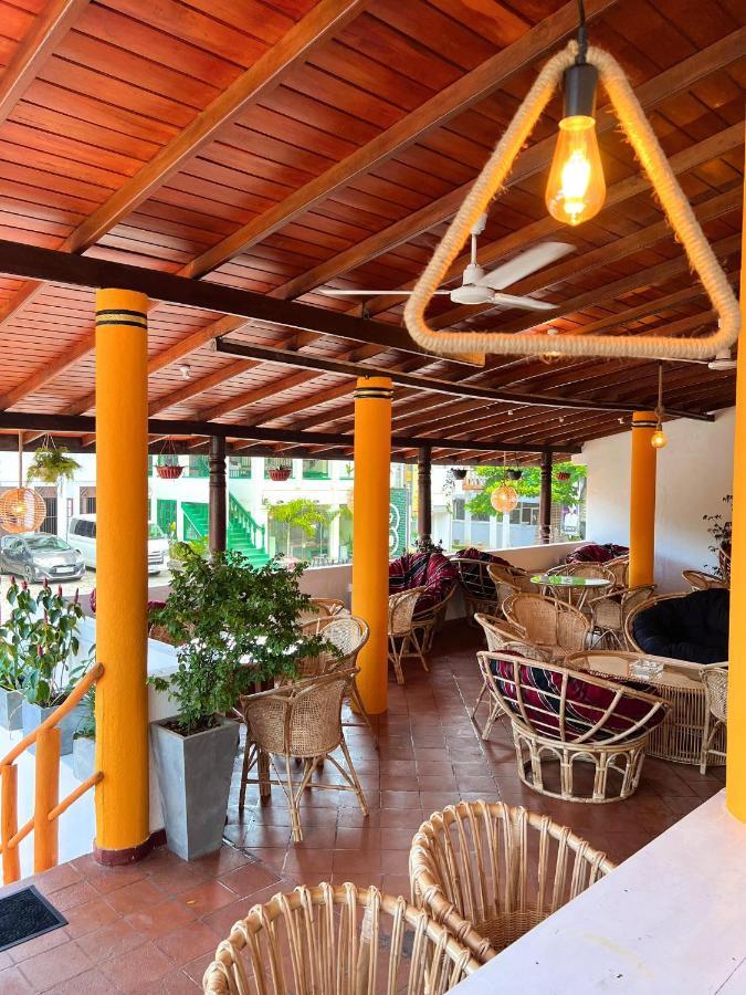 Hummus Hostel Hikkaduwa Bagian luar foto
