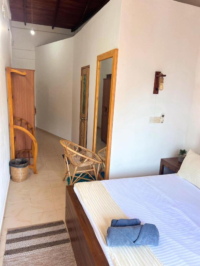 Hummus Hostel Hikkaduwa Bagian luar foto