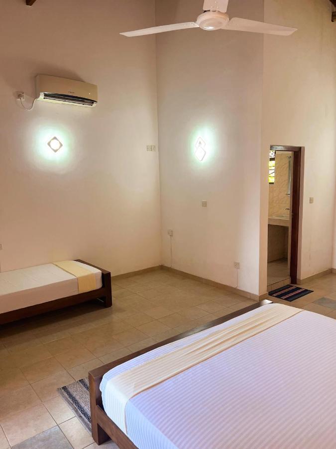 Hummus Hostel Hikkaduwa Bagian luar foto