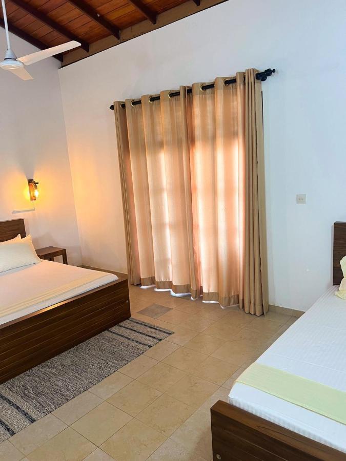 Hummus Hostel Hikkaduwa Bagian luar foto