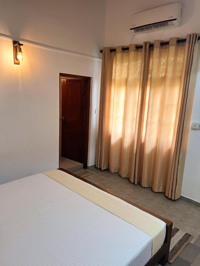 Hummus Hostel Hikkaduwa Bagian luar foto
