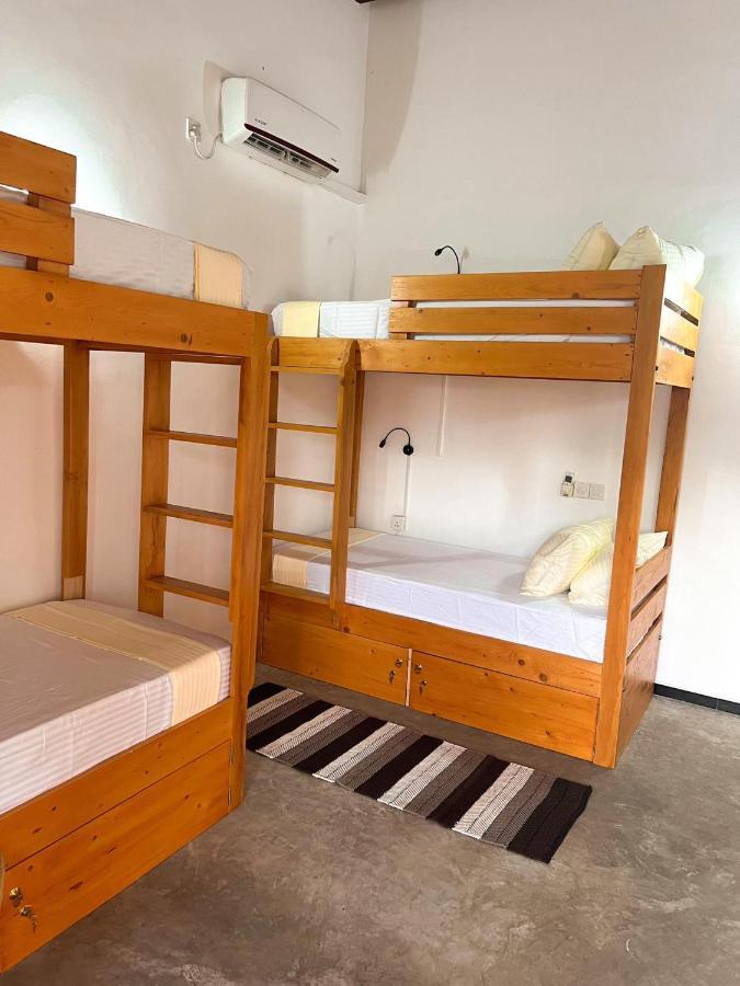 Hummus Hostel Hikkaduwa Bagian luar foto