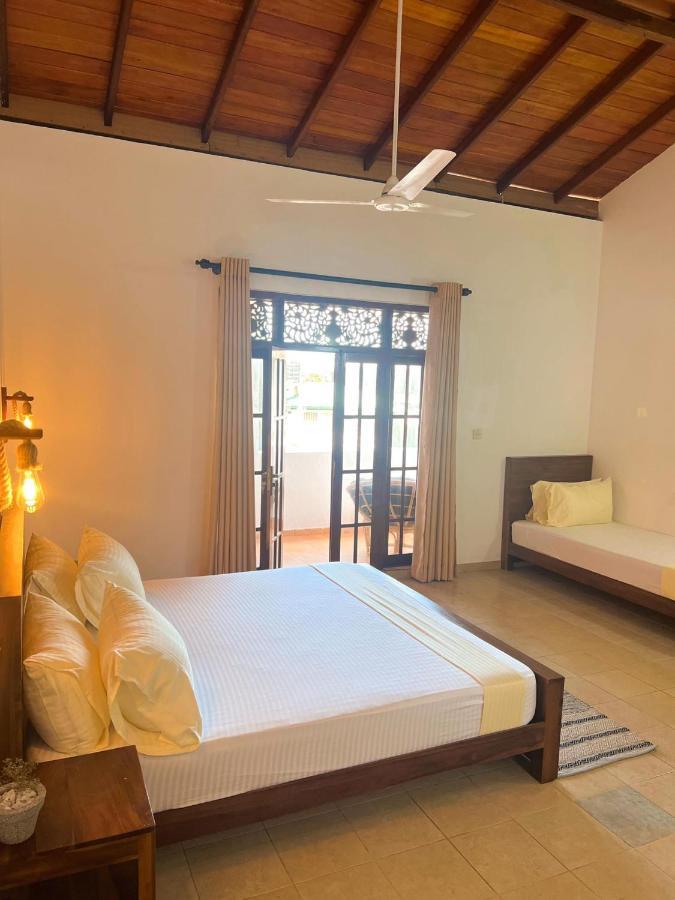 Hummus Hostel Hikkaduwa Bagian luar foto