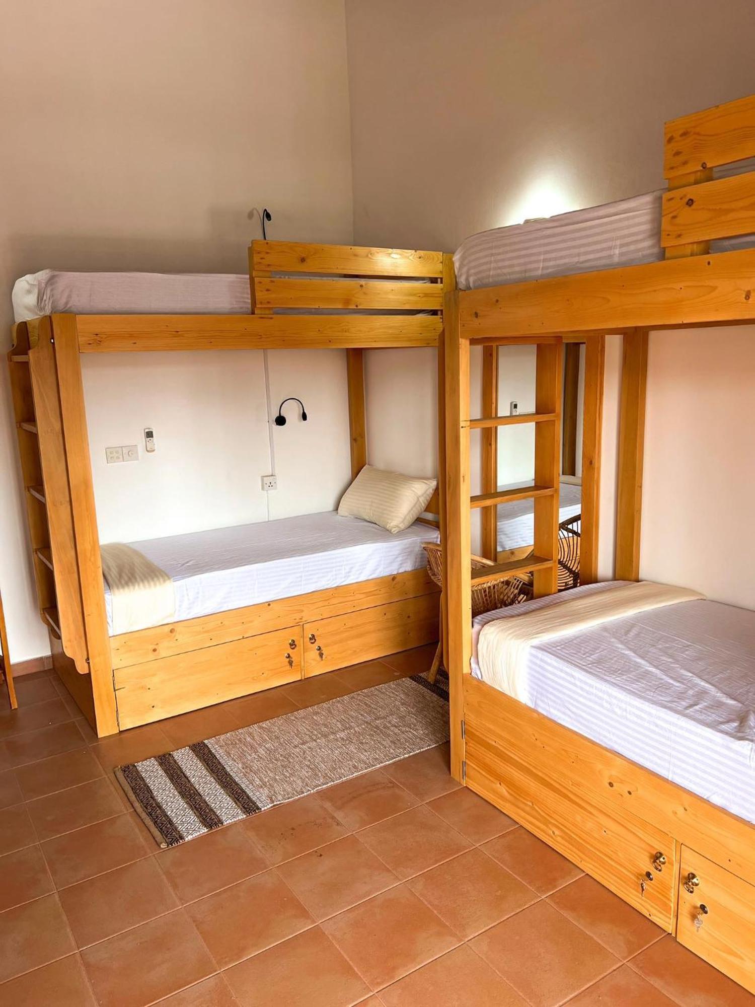 Hummus Hostel Hikkaduwa Bagian luar foto