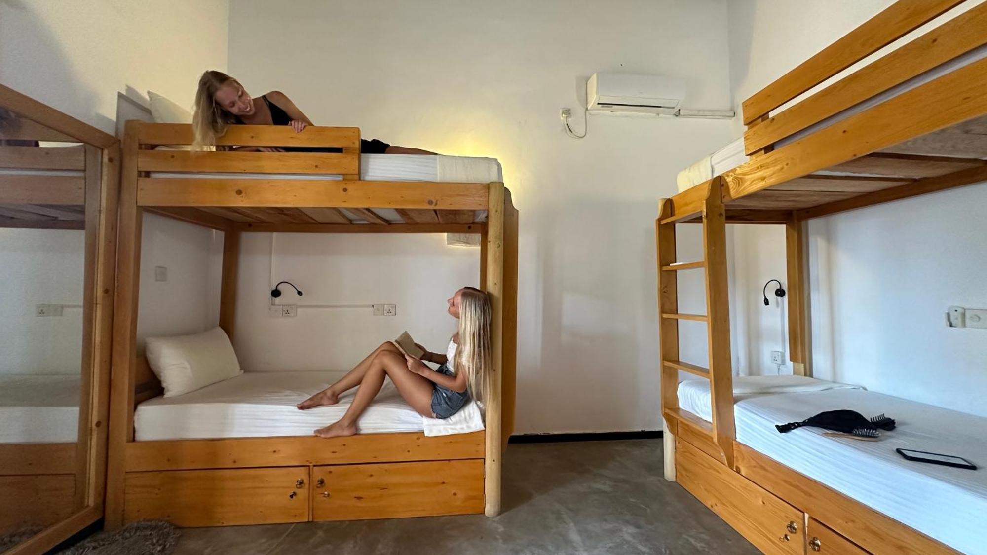 Hummus Hostel Hikkaduwa Bagian luar foto