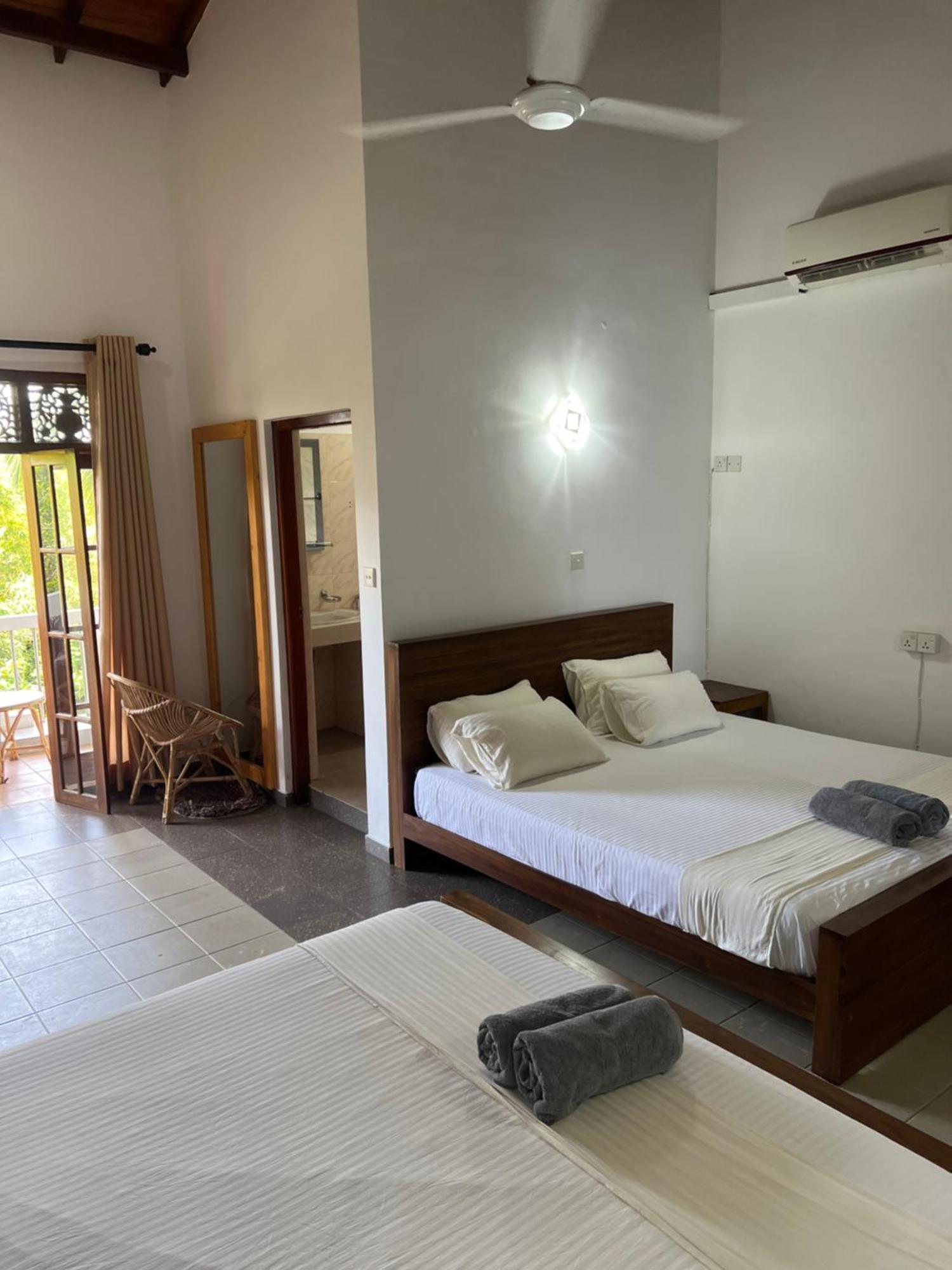 Hummus Hostel Hikkaduwa Bagian luar foto