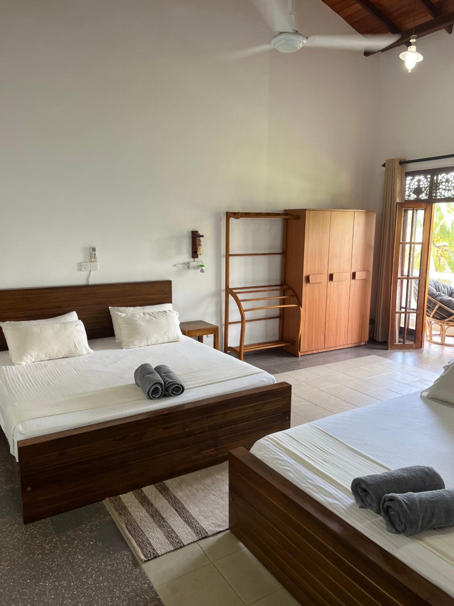 Hummus Hostel Hikkaduwa Bagian luar foto
